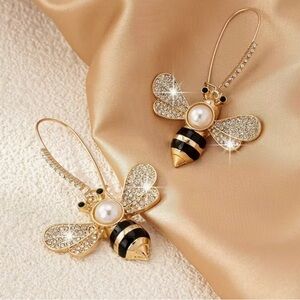 🐝 NEW Elegant Gold and Black Crystal Bee Dangle Earrings 🐝